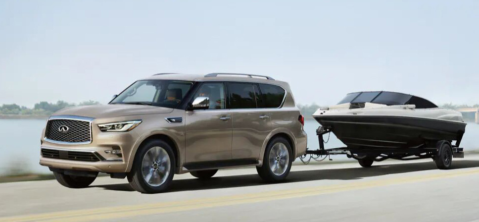Side-by-side comparison of the INFINITI QX80 and Lincoln Navigator at the Fort Myers INFINITI dealership.