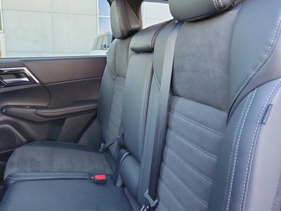 2023 Mitsubishi Outlander SE