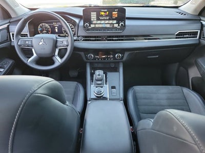 2023 Mitsubishi Outlander SE