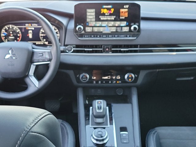 2023 Mitsubishi Outlander SE