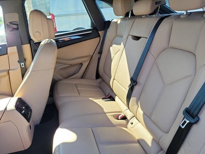 2022 Porsche Macan Base