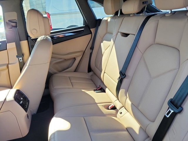 2022 Porsche Macan Base