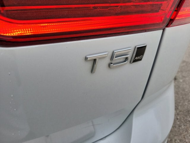 2021 Volvo XC60 T5 Momentum