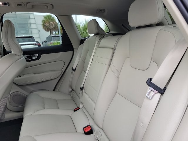 2021 Volvo XC60 T5 Momentum