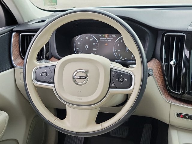 2021 Volvo XC60 T5 Momentum
