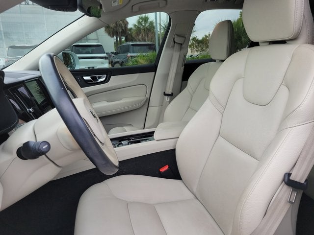 2021 Volvo XC60 T5 Momentum