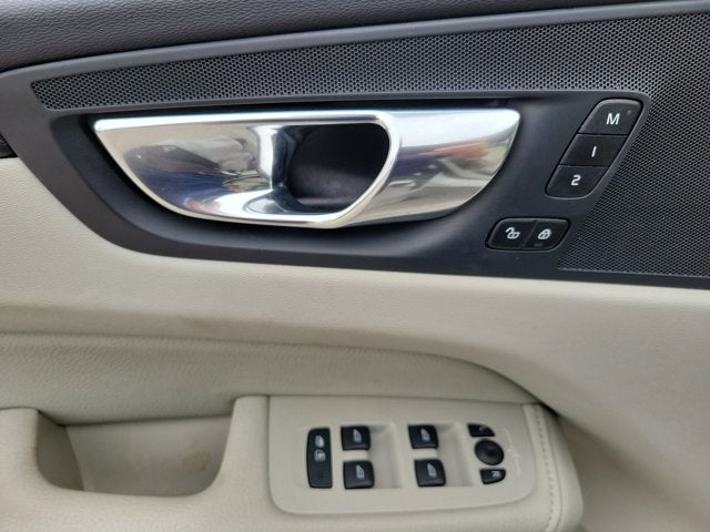 2021 Volvo XC60 T5 Momentum