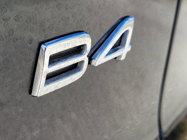 2023 Volvo XC40 B4 Plus Dark Theme