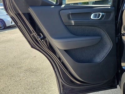 2023 Volvo XC40 B4 Plus Dark Theme