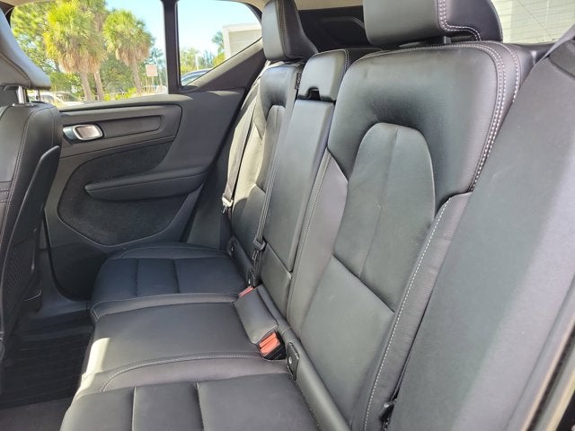 2023 Volvo XC40 B4 Plus Dark Theme