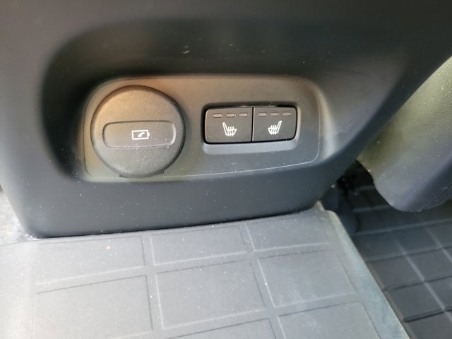 2023 Volvo XC40 B4 Plus Dark Theme