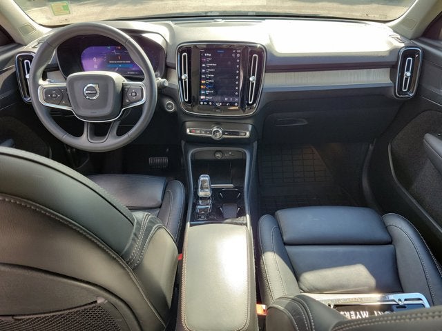 2023 Volvo XC40 B4 Plus Dark Theme