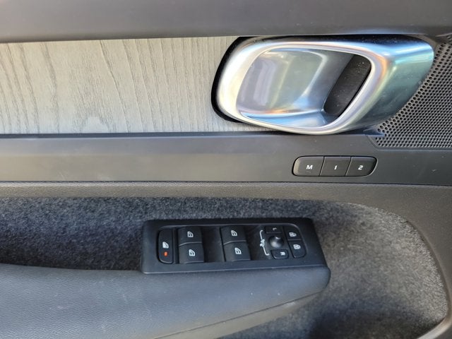 2023 Volvo XC40 B4 Plus Dark Theme