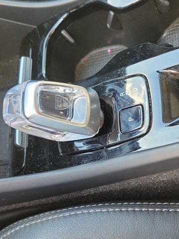 2023 Volvo XC40 B4 Plus Dark Theme