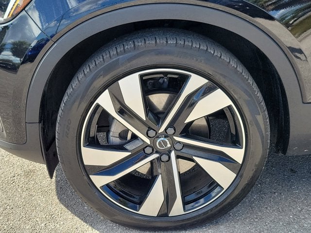 2023 Volvo XC40 B4 Plus Dark Theme