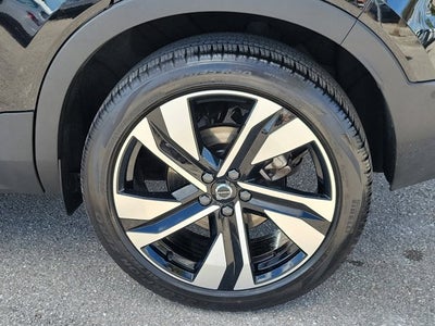 2023 Volvo XC40 B4 Plus Dark Theme