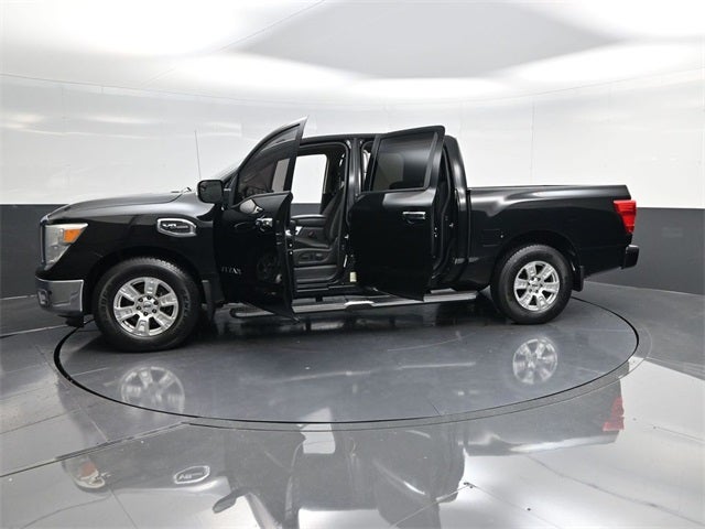 2017 Nissan Titan SV