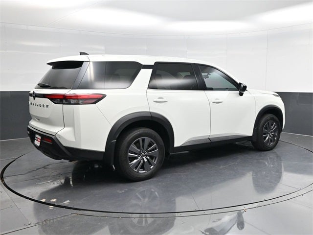 2024 Nissan Pathfinder S