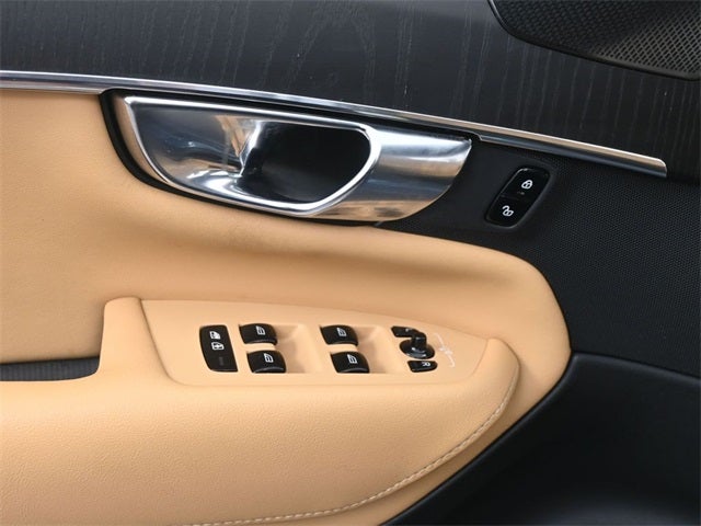 2021 Volvo XC90 Recharge Plug-In Hybrid T8 Inscription 7 Passenger