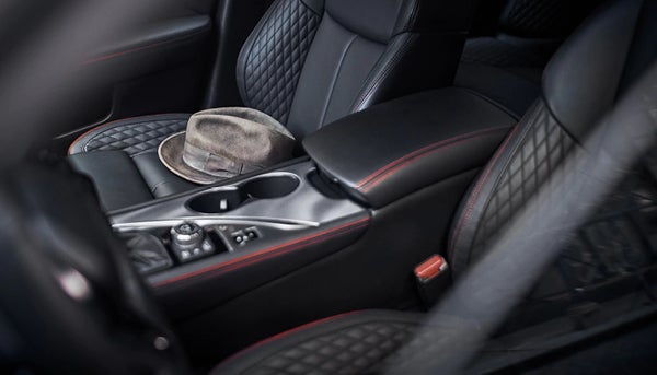 INFINITI Q50 Interior – Console Passenger Seat